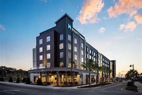 is hyatt a hilton property.